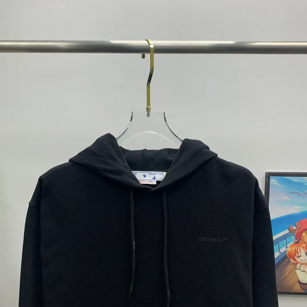 The top tested version OFF WHITE CO VIRGIL 22SS overlapping zebra crossing arrow hooded sweatshirt. The fabric and threads are all custom-woven and dyed. The fabric colors are all dyed through color card comparison. There is no color difference. It is made of 420g double yarn terry fabric. The printing is done using a Japanese-owned MIMAKIi printing machine. There are no edges or burrs. Inkjet printing, heat transfer, hot pressing and cold tearing. The transparent fabric pattern is scratch-proof and ironing. The printing is not easy. The tape printing overlaps and the color depth is different. The washed label is also customized according to the original font from the company. The accessories still use OFFWHITE 21S/S full line of correct accessories. Rectangular plastic raised three-dimensional collar label. Late Color: Black Size: XS-L P:390